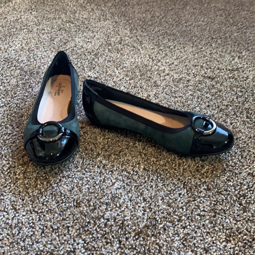 Brand New Clark’s Flats - Green Size 7